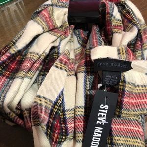 Steve Madden Accessories - Steve Madden infinity women’s scarf Steve Madden Accessories - Steve Madden infinity women’s scarf